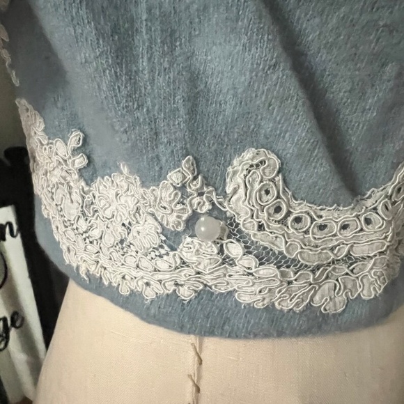 Vintage 50s Blue & White Cropped Evening Sweater w/ Lace Appliques Sz. XS - S - Picture 4 of 7